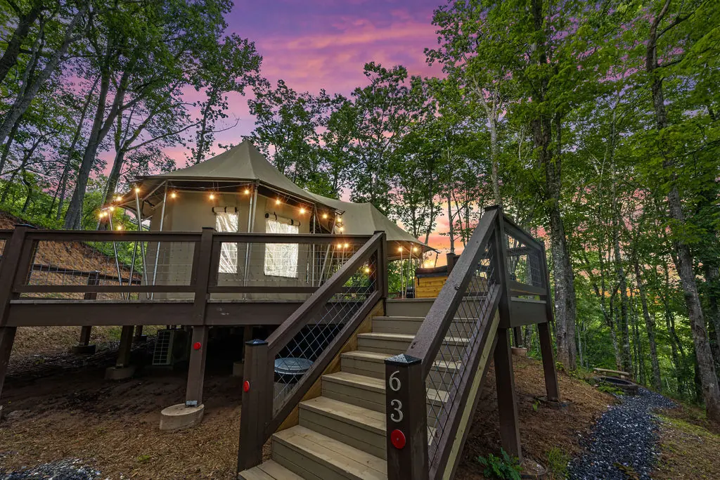 Elk Hollow Resort glamping tent