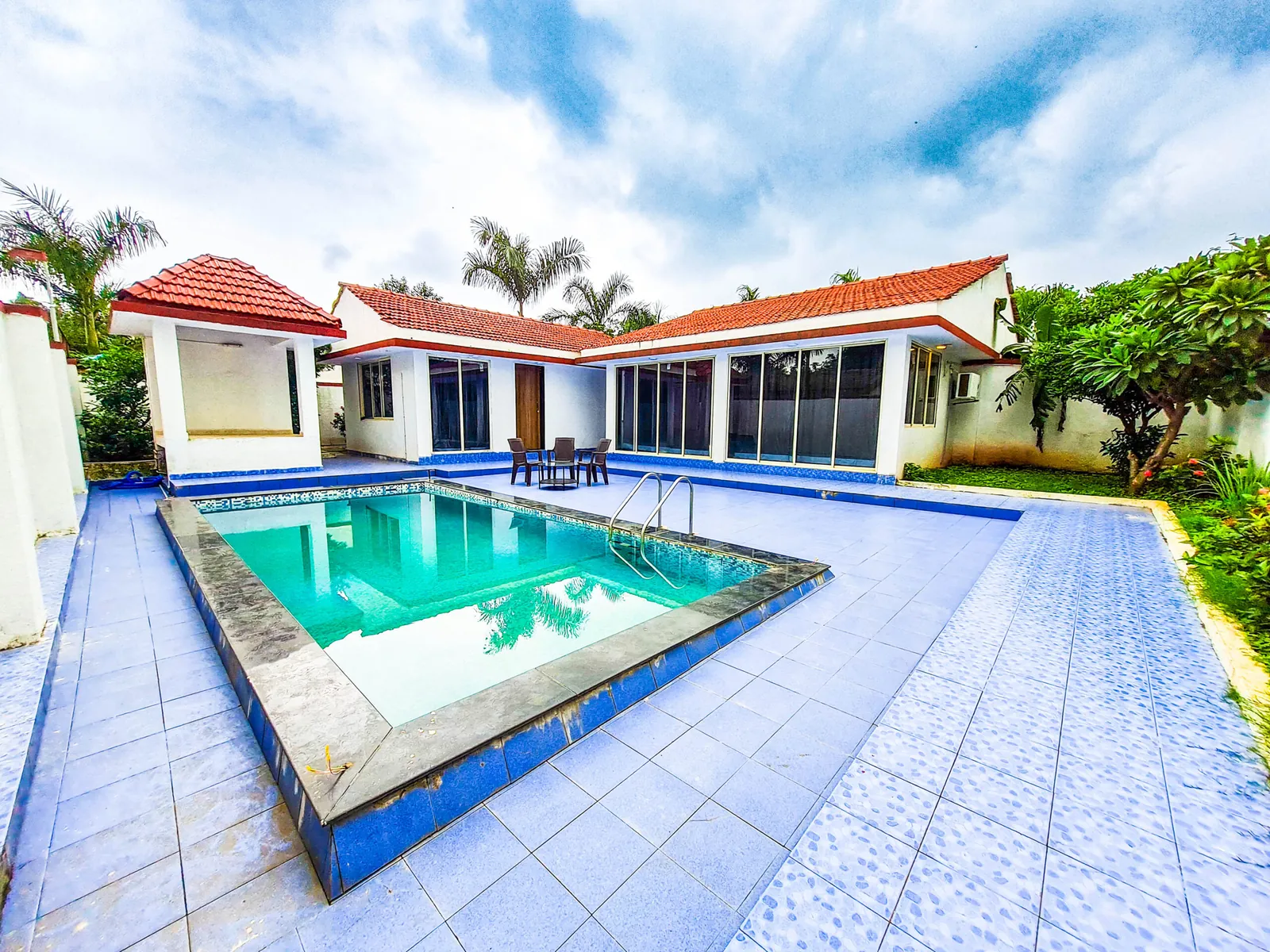 Sihra Villa near Neral with its private pool and gazebo